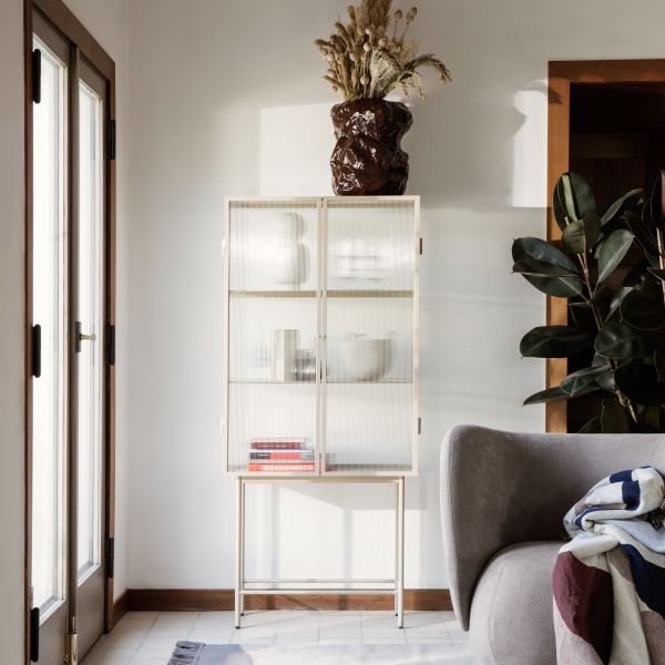 Ferm Living  - Haze Vitrine - Reeded glass Cashmere