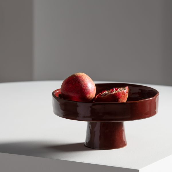 Deep plate on foot L venetian red La Mere