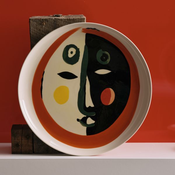 Serving plate with face 1 Feast